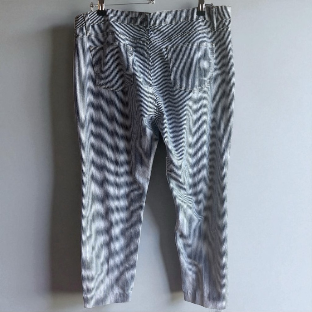 Crown & Ivy Blue and White Striped Cropped Pants Size 12 - Picture 4 of 4